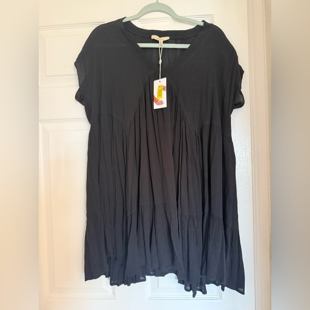 Chelsea & Violet Black Pleated Short Sleeve Blouse